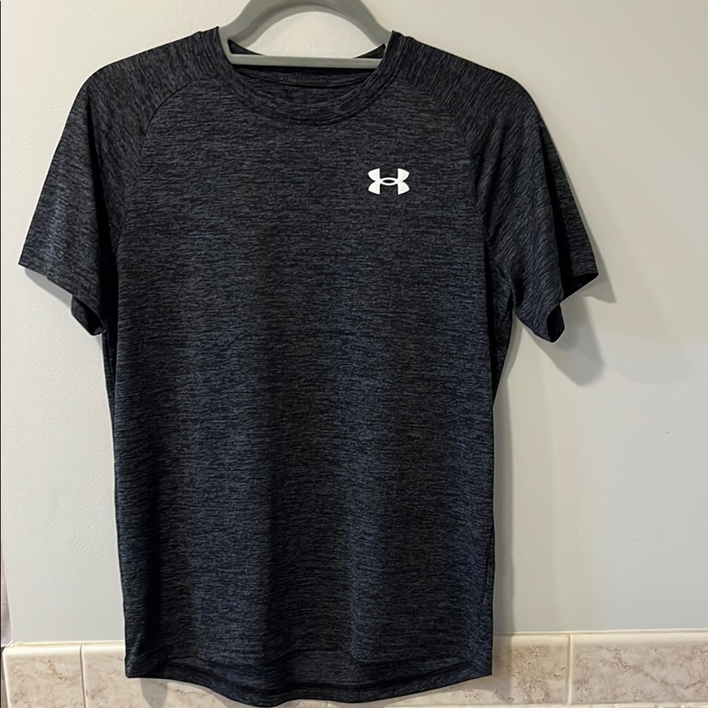 Under Armour Black Short Sleeve Tee Moisture-Wicking Performance